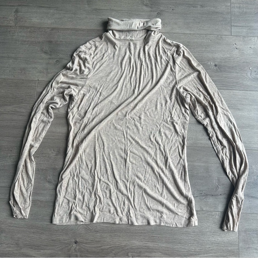 Euc Universal Thread Long Sleeve Featherweight Tu… - image 2